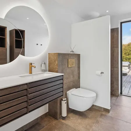 Cozy In With Private Swimming Pool, Be Inside Or Outside